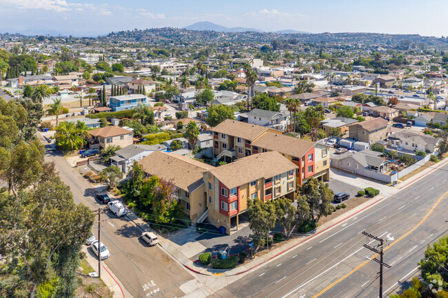 Contexto - 7003-7007 Saranac St