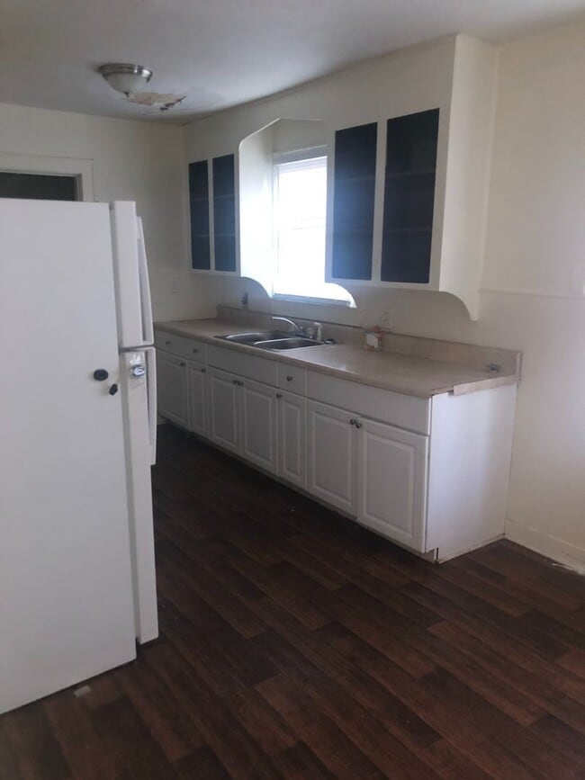 Building Photo - Charming Ranch