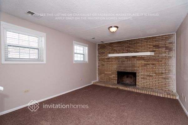 Building Photo - 17430 E Gunnison Pl