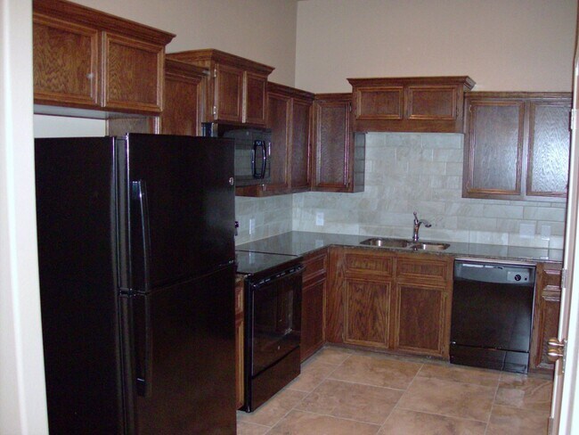 Foto del edificio - 3 bedroom 2 bath Duplex off Bunny Trail Killeen