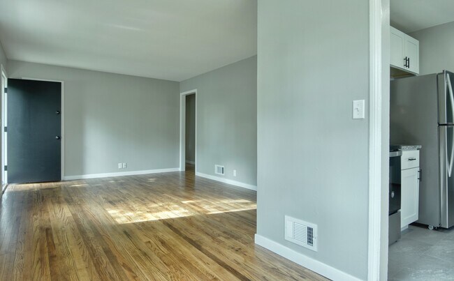 Sala de estar - 1012 N 77th Ave