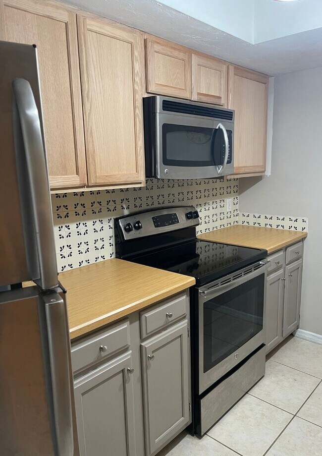 Foto del edificio - 3BD/ 3BA Condo in Rockwood Villas