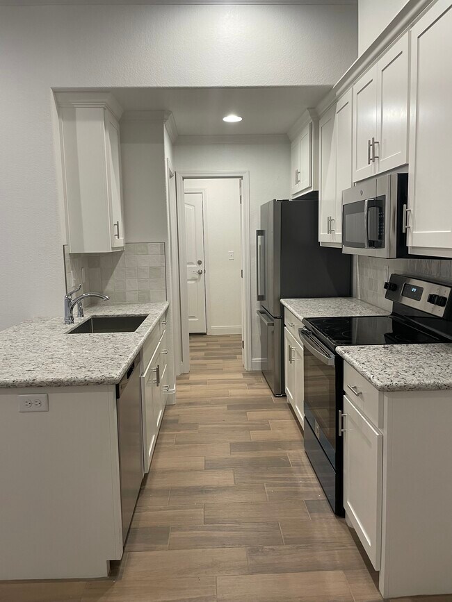 Building Photo - 11 Kimberly Ln