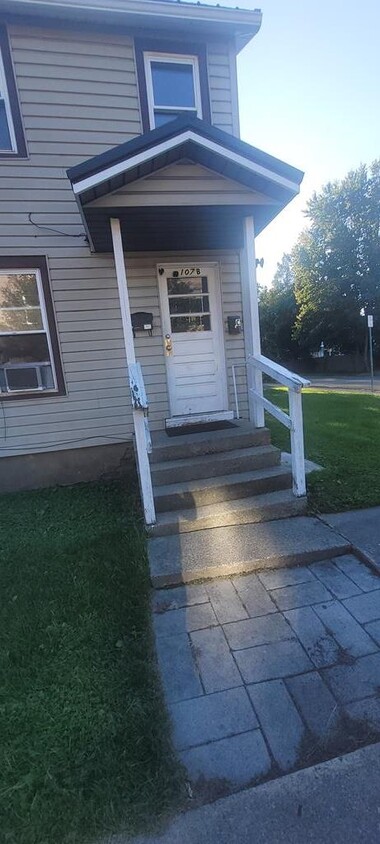 Primary Photo - 107 Canton St