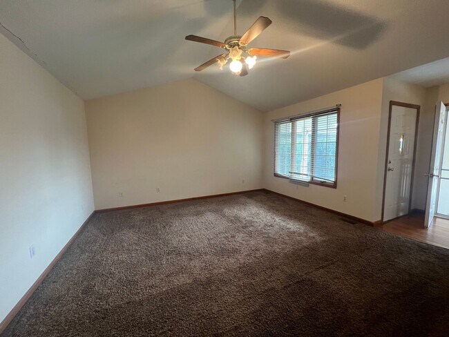 Building Photo - 2 Bedroom 1 Bath with Attached garage