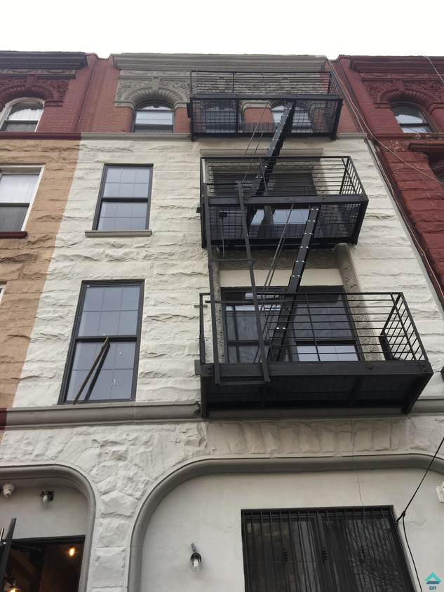 Primary Photo - 2164 Fulton St