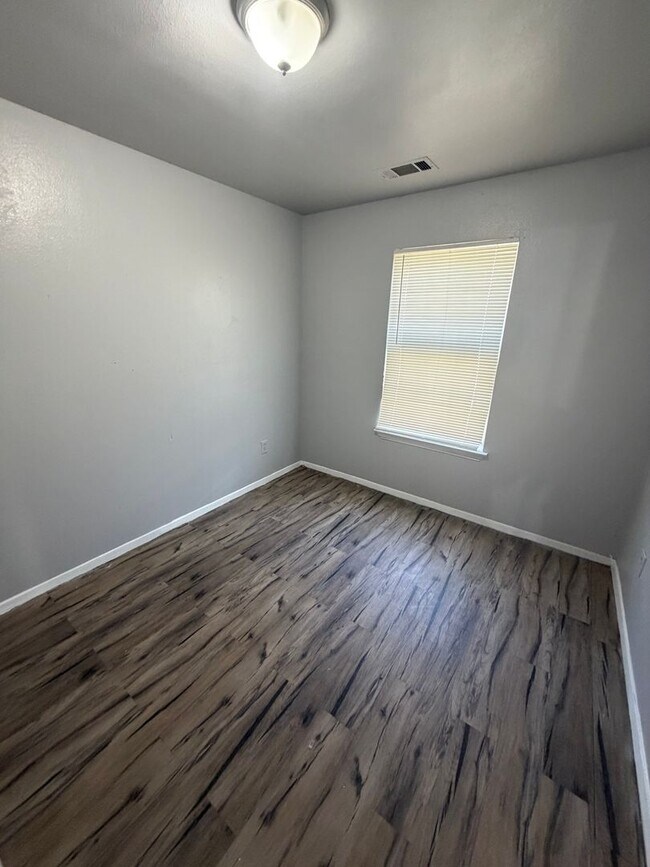 Foto del edificio - 5104-5106 Chapman St