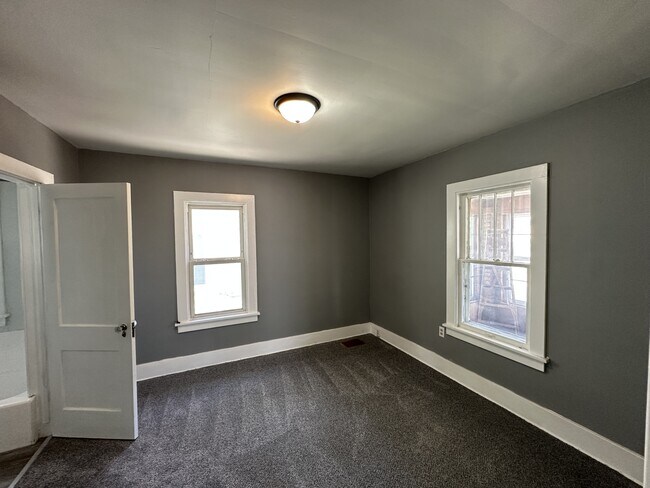 Building Photo - 304 E Virginia Ave