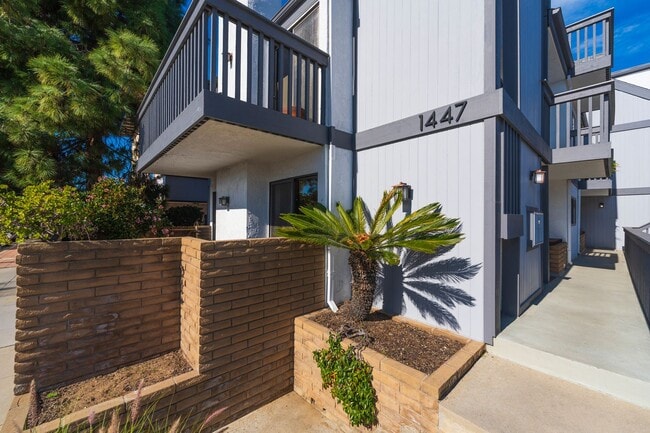 Building Photo - Cozy Condo in Manhattan Beach!