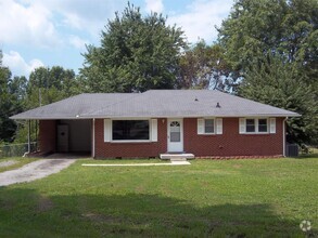 Building Photo - 105 Lealand Dr