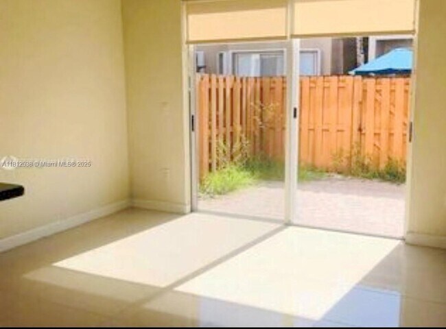 Foto del edificio - 7332 NW 112th Ct