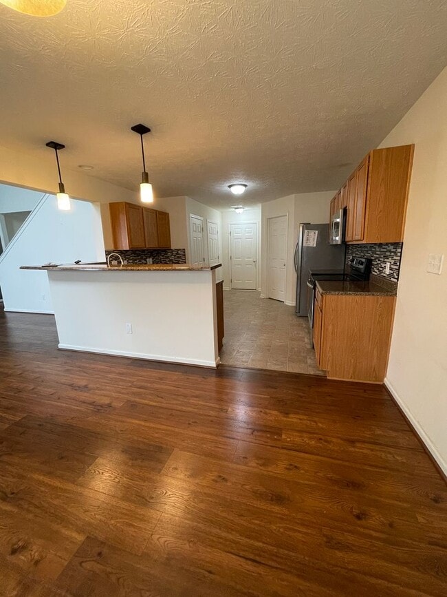 Foto del edificio - 2018 Creekstone Dr