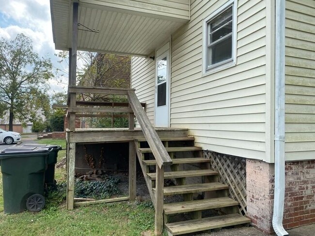 Foto del edificio - For Rent - Renovated One Bedroom Unit in G...