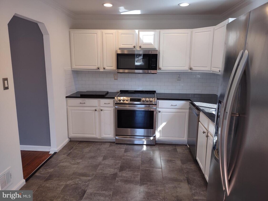 Foto principal - 7610 Jaywick Ave
