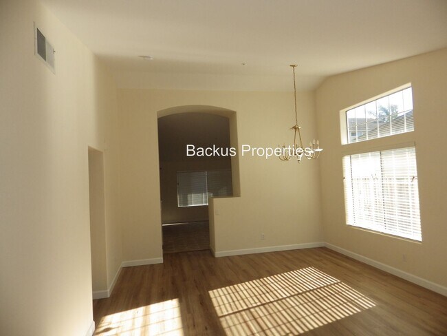 Foto del edificio - Wonderful Four beddroom home on Chamise Dr...