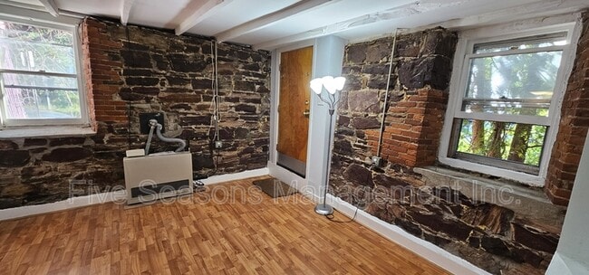 Building Photo - 2-4 Decatur Street - 112 Intervale