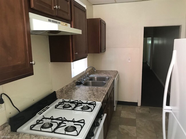 Foto del edificio - 6 br, 2.5 bath House - 369 Semple St