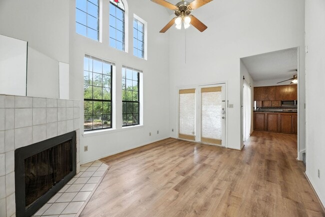 Foto del edificio - FABULOUS walkable/bikeable 3BR with parkin...