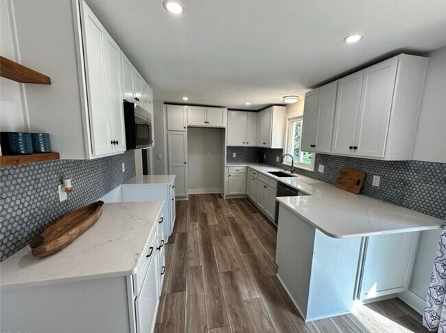 Foto del edificio - 4834 Echovalley St NW