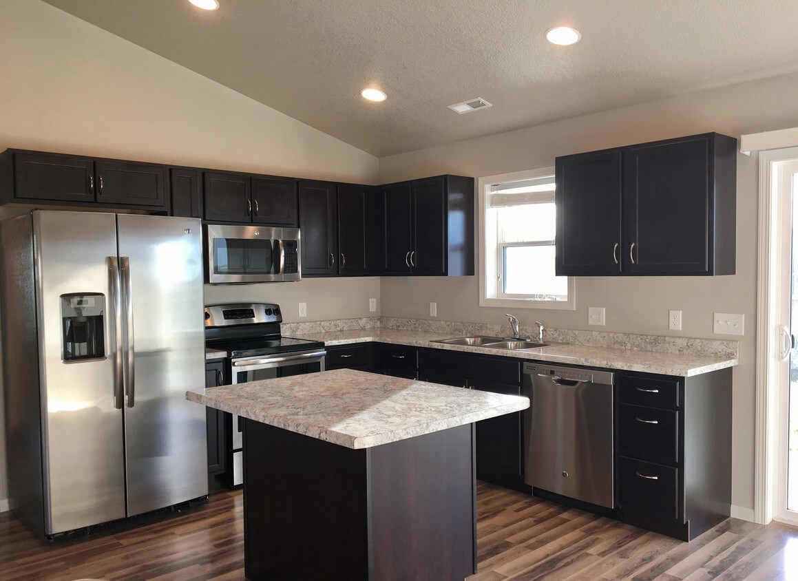 Primary Photo - 5492 Summerland Drive