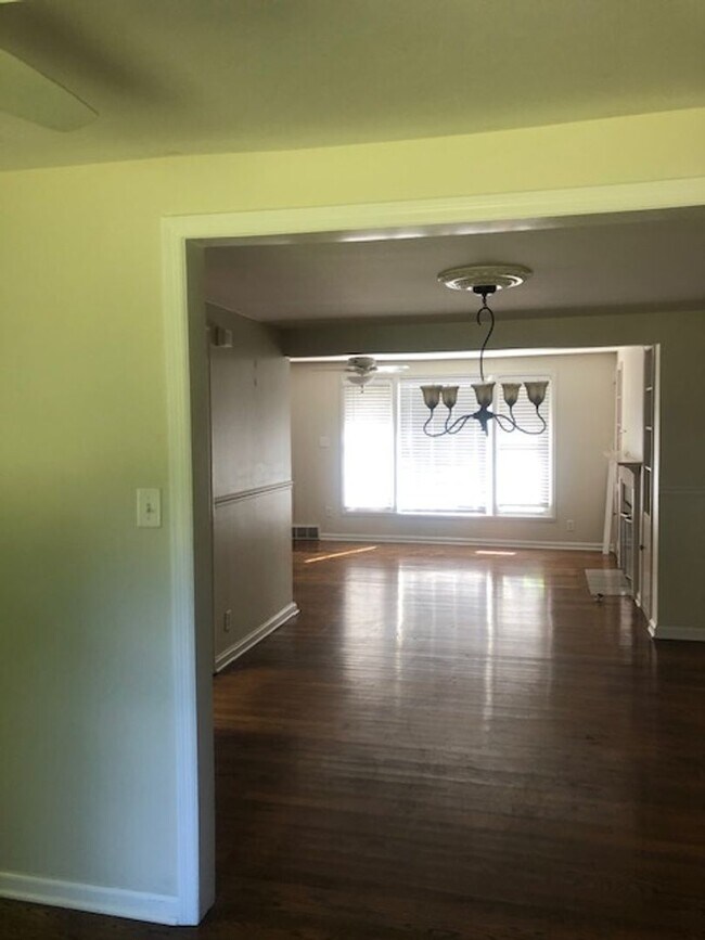 Foto del edificio - 7264 Roe Ave