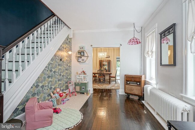 Building Photo - 6 E Collings Ave