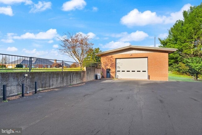 Foto del edificio - 318 Evergreen Mills Rd