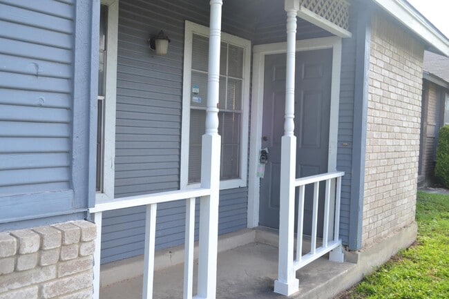 Building Photo - 8911 Fall River Dr