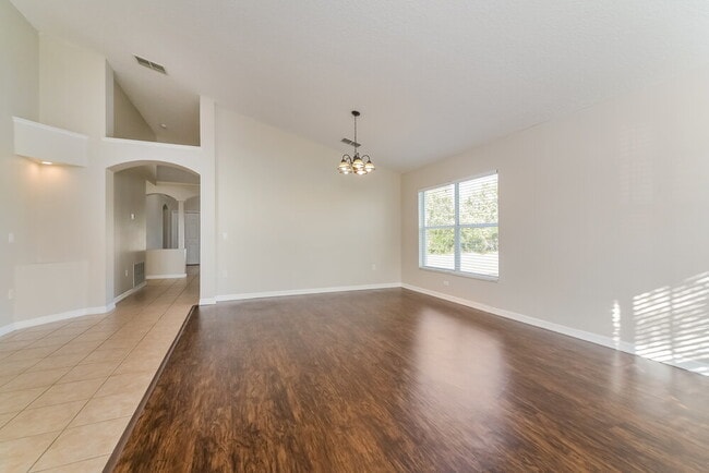 Foto del edificio - 137 Thornbury Dr