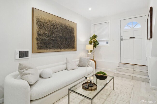 Building Photo - 202 (17-19 Card Aly)