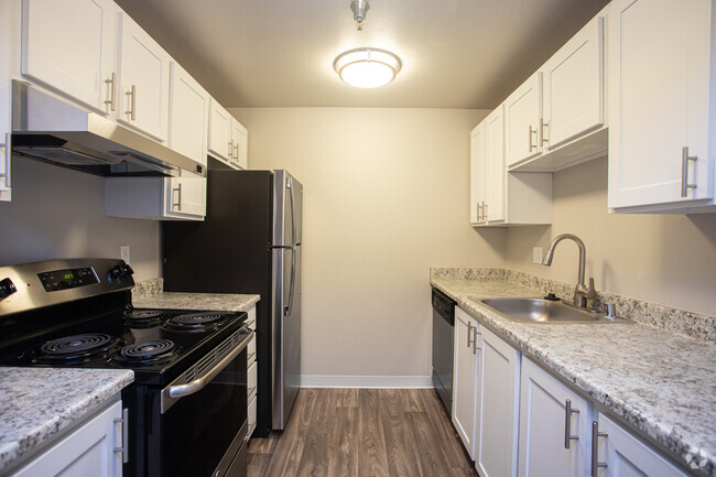 1BR, 1BA - 660 SF - Pines at Canyon Station