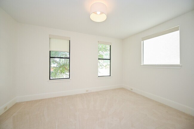 Foto del edificio - 1825 W 24th St