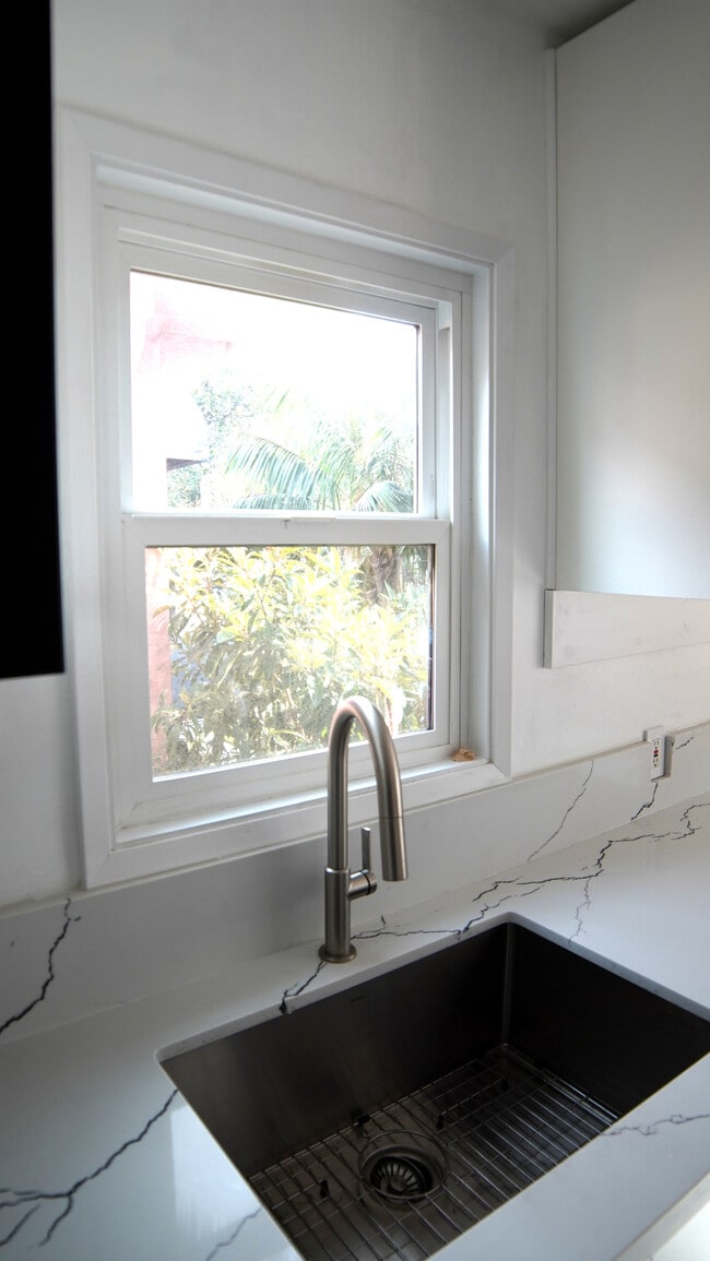 Building Photo - 1015 E Ocean Blvd