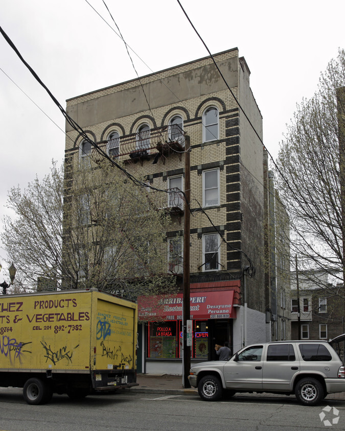 Building Photo - 6004 Buchanan Pl
