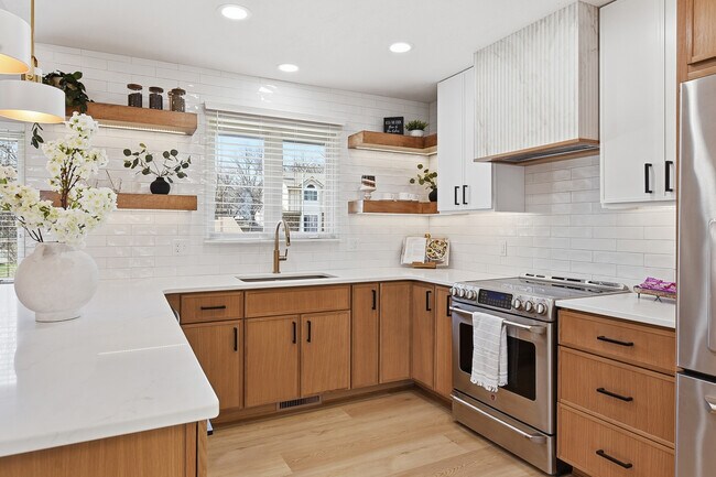 Foto del edificio - 4639 S 154th Avenue Cir