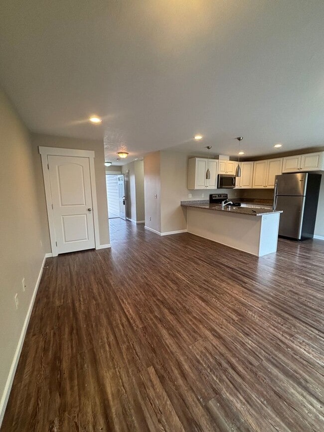 Building Photo - NEWLY UPDATED 4 bed / 2.5 BATH - Desirable Spokane Valley