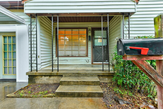 Building Photo - 1005 W Eufaula St