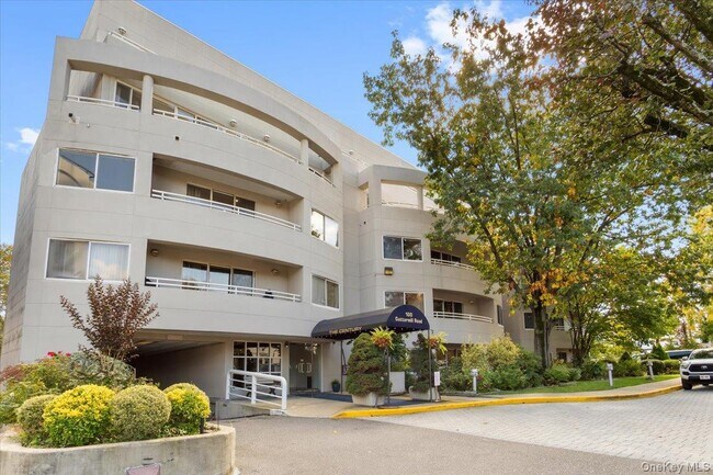 Foto del edificio - 100 Cutter Mill Rd