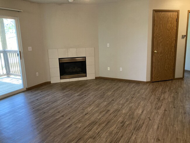 Foto del edificio - East side 2 bedroom Condo in Iowa City. Ga...