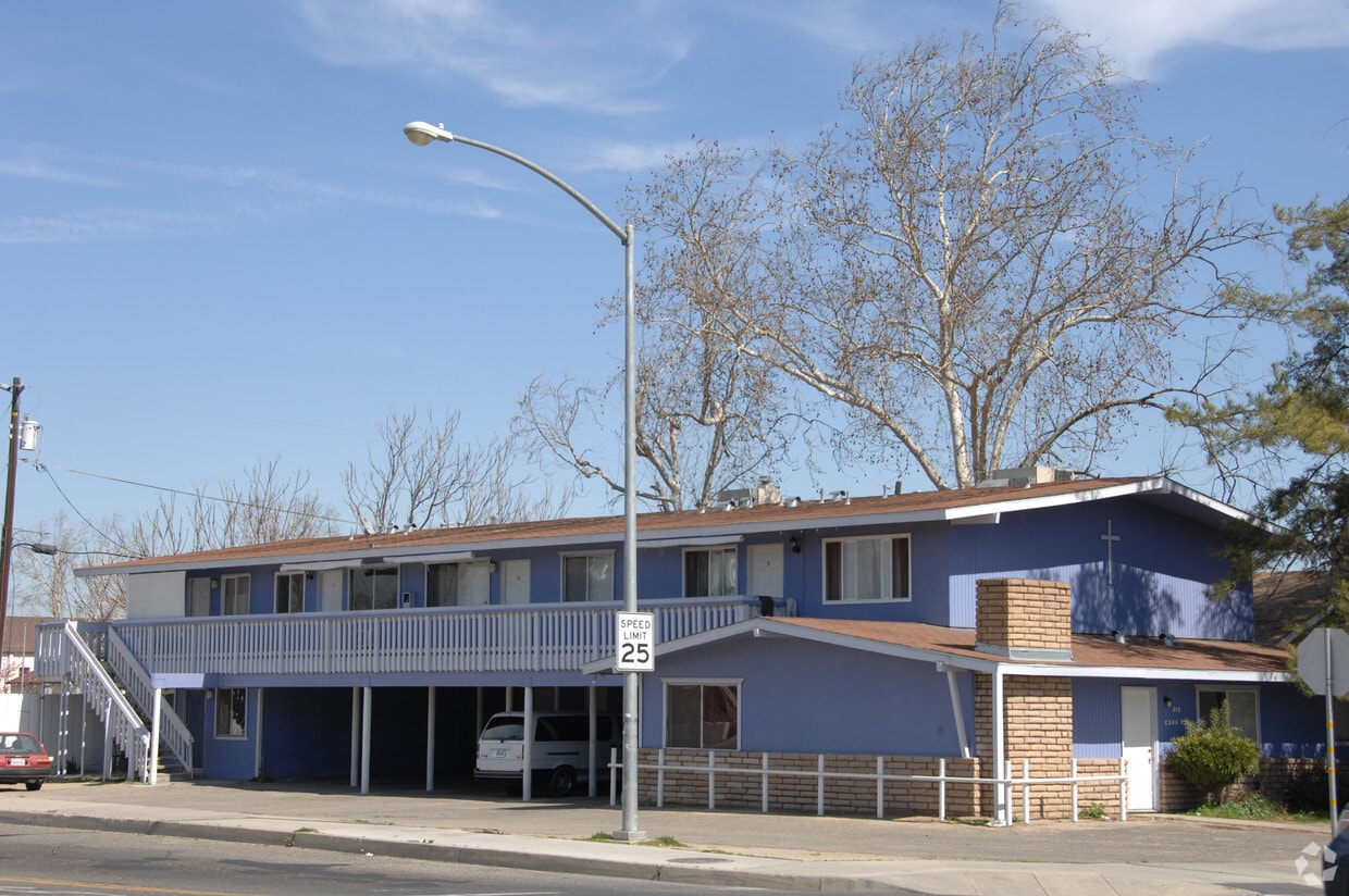 213 E Central Ave, Madera, CA 93638 Apartments in Madera, CA