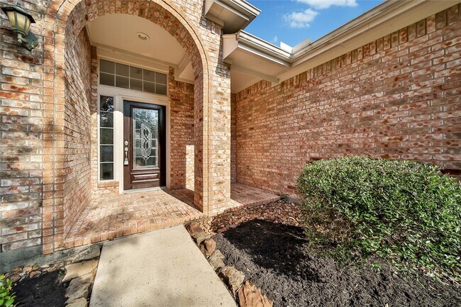 Building Photo - 25604 Southwood Oaks Ct