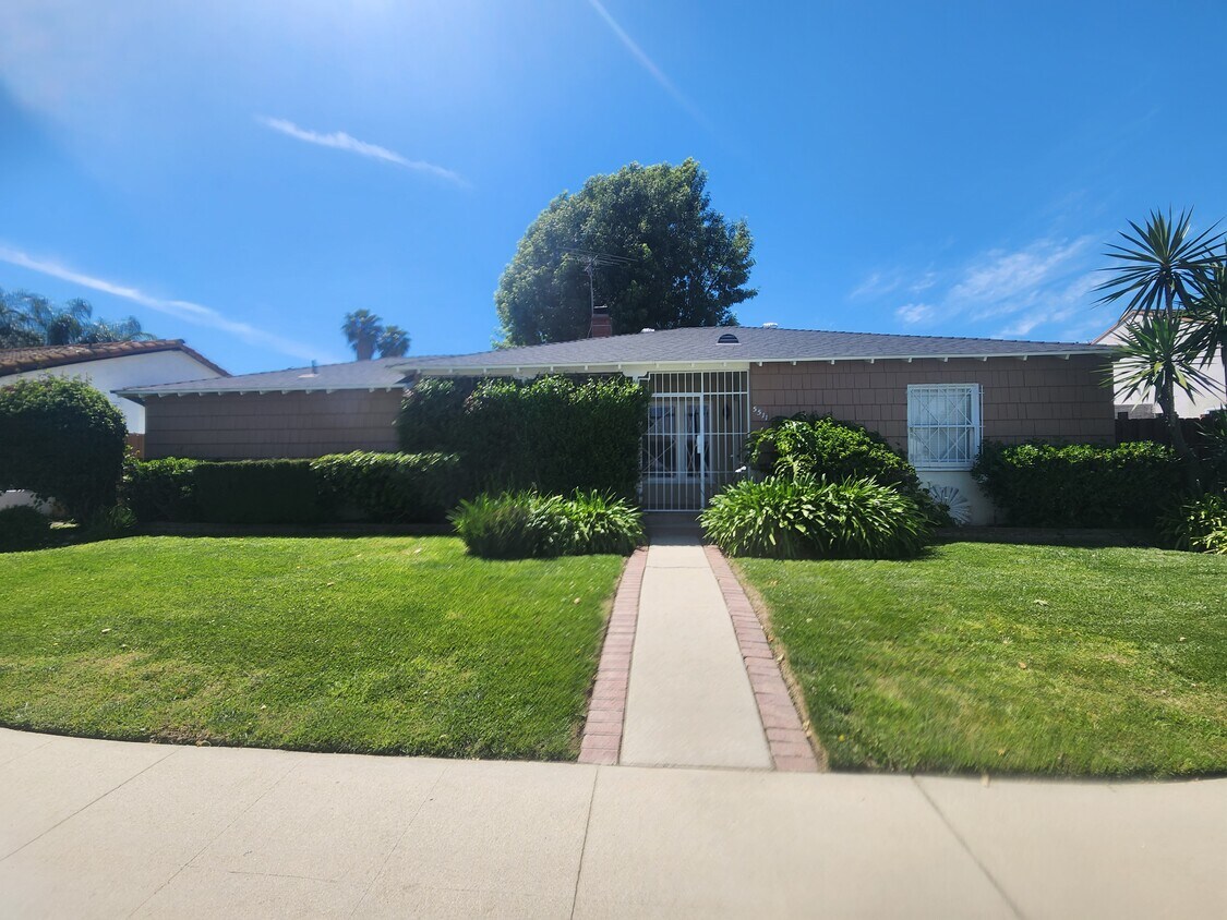Primary Photo - 5511 Coldwater Canyon Ave