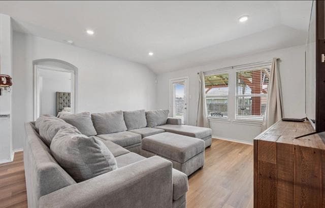 Building Photo - 900 Sapphire Dr