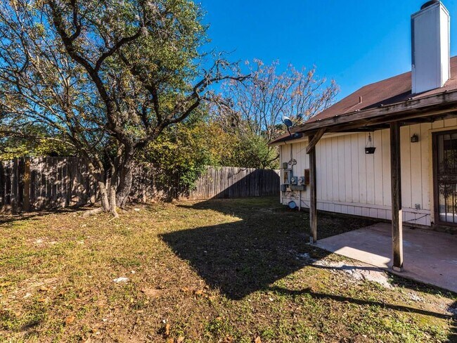 Building Photo - 9101 Japonica Ct