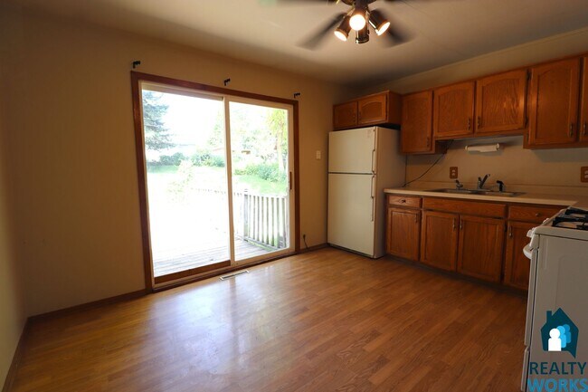 Building Photo - 3 Bedroom home in Wedgewood area