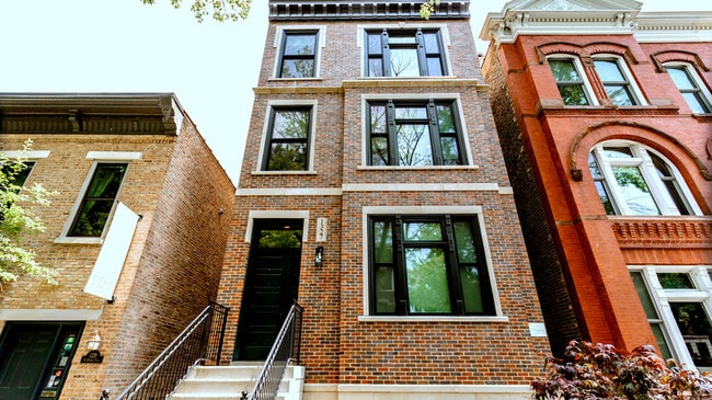 Building Photo - 1327 N Wicker Park Ave