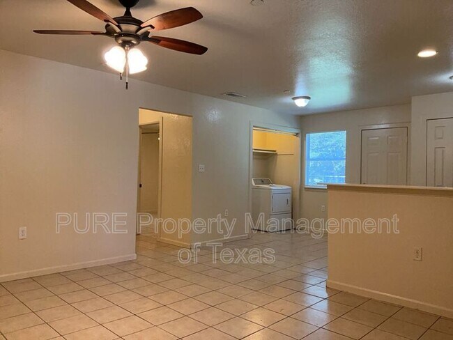 Building Photo - 403 Hedgewood Dr