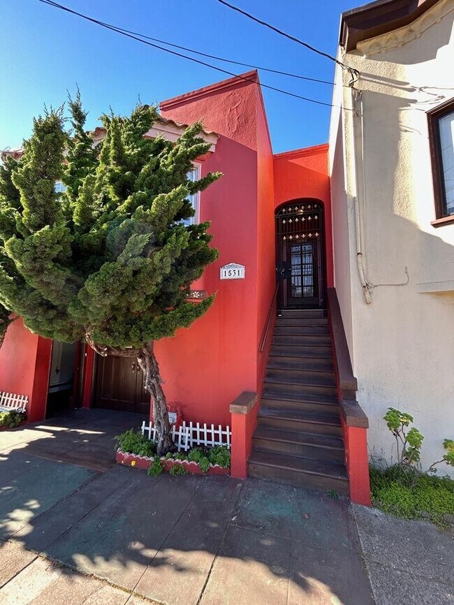 Building Photo - Outer Sunset Home for Rent - $3,700/mo