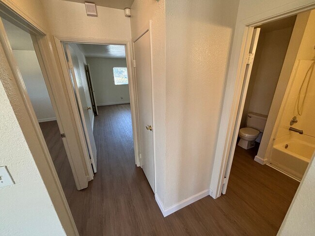 Foto del edificio - 6801 Woodbine Ave