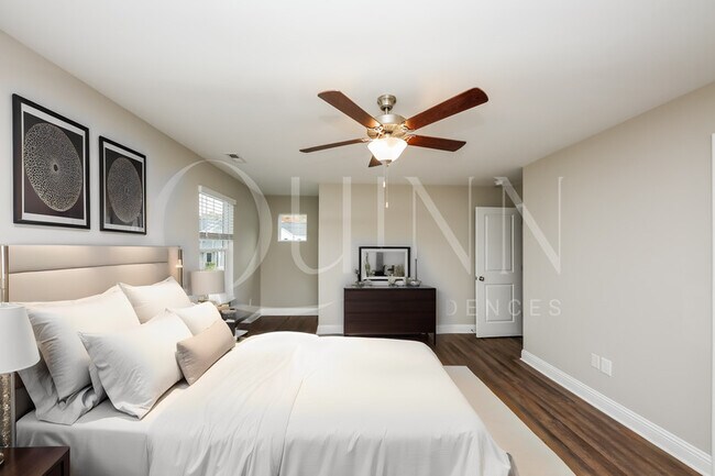 Building Photo - 2050 Miramar Cir